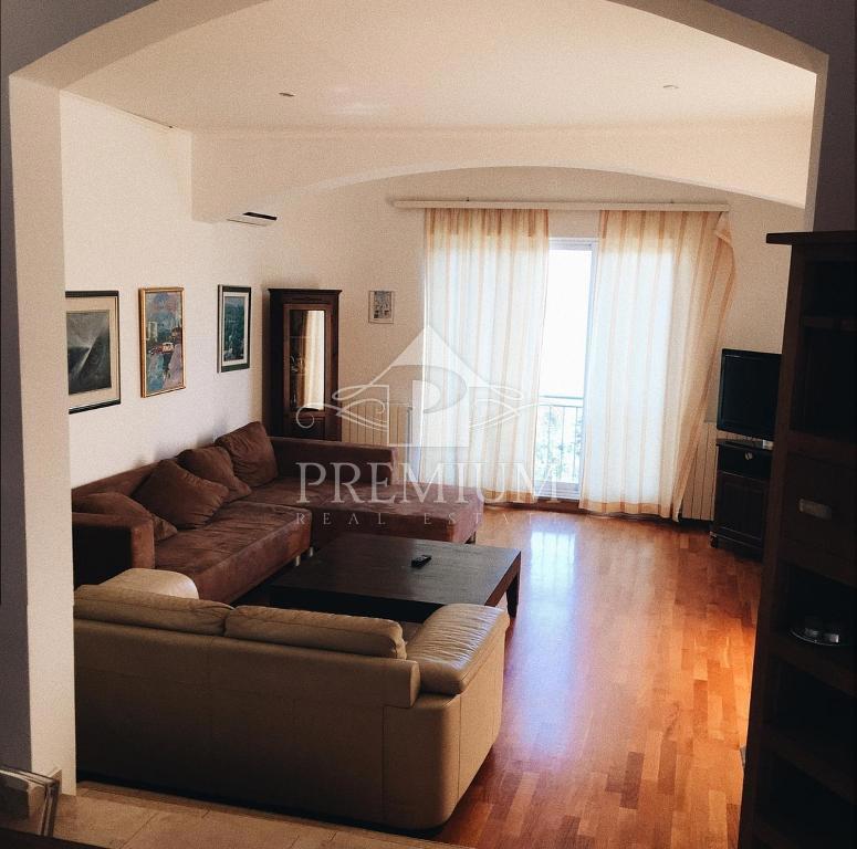 APPARTAMENTO DUPLEX 290 m2, VICINO AL MARE, VISTA, GARAGE