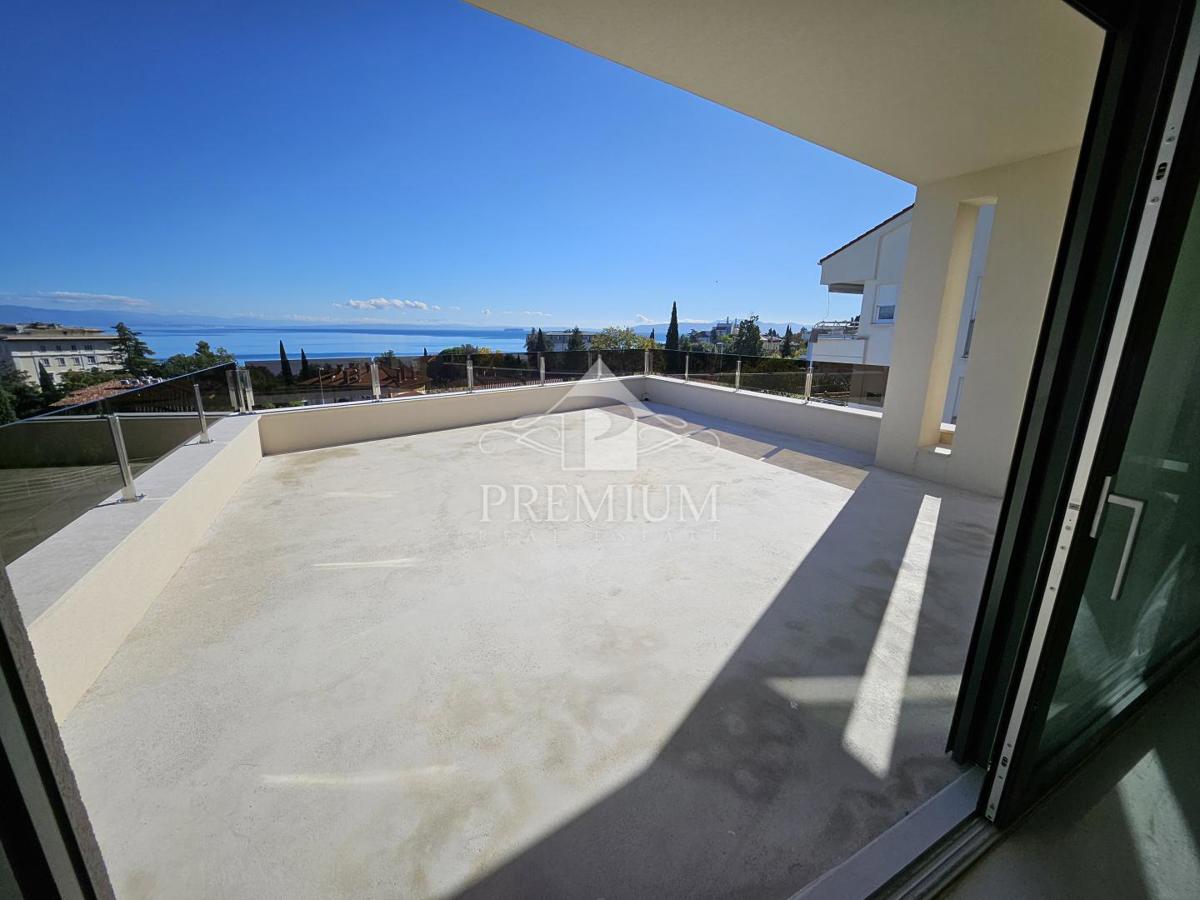 APPARTAMENTO CON BELLISSIMA VISTA, PARCHEGGIO, COSTRUITO NEL 2025