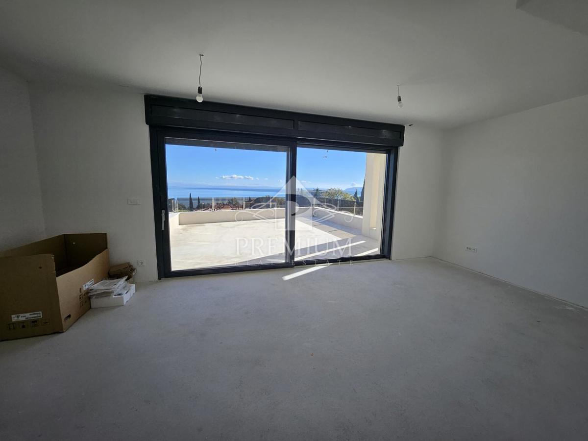 APPARTAMENTO CON BELLISSIMA VISTA, PARCHEGGIO, COSTRUITO NEL 2025