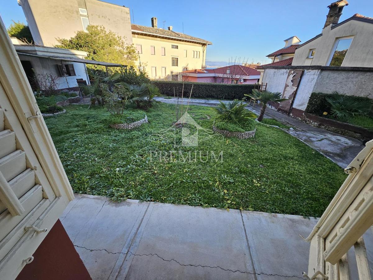 APPARTAMENTO CON GIARDINO, CENTRO