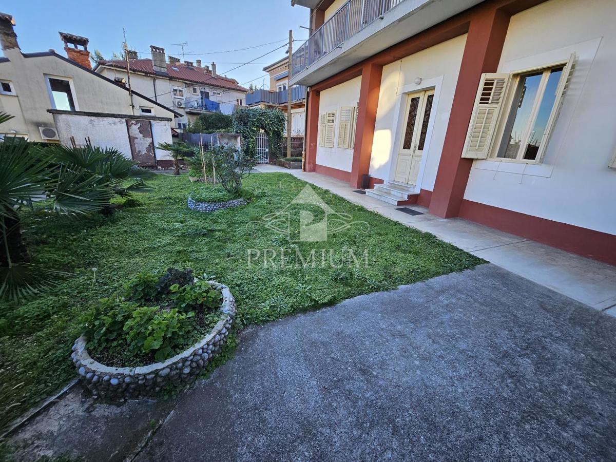 APPARTAMENTO CON GIARDINO, CENTRO