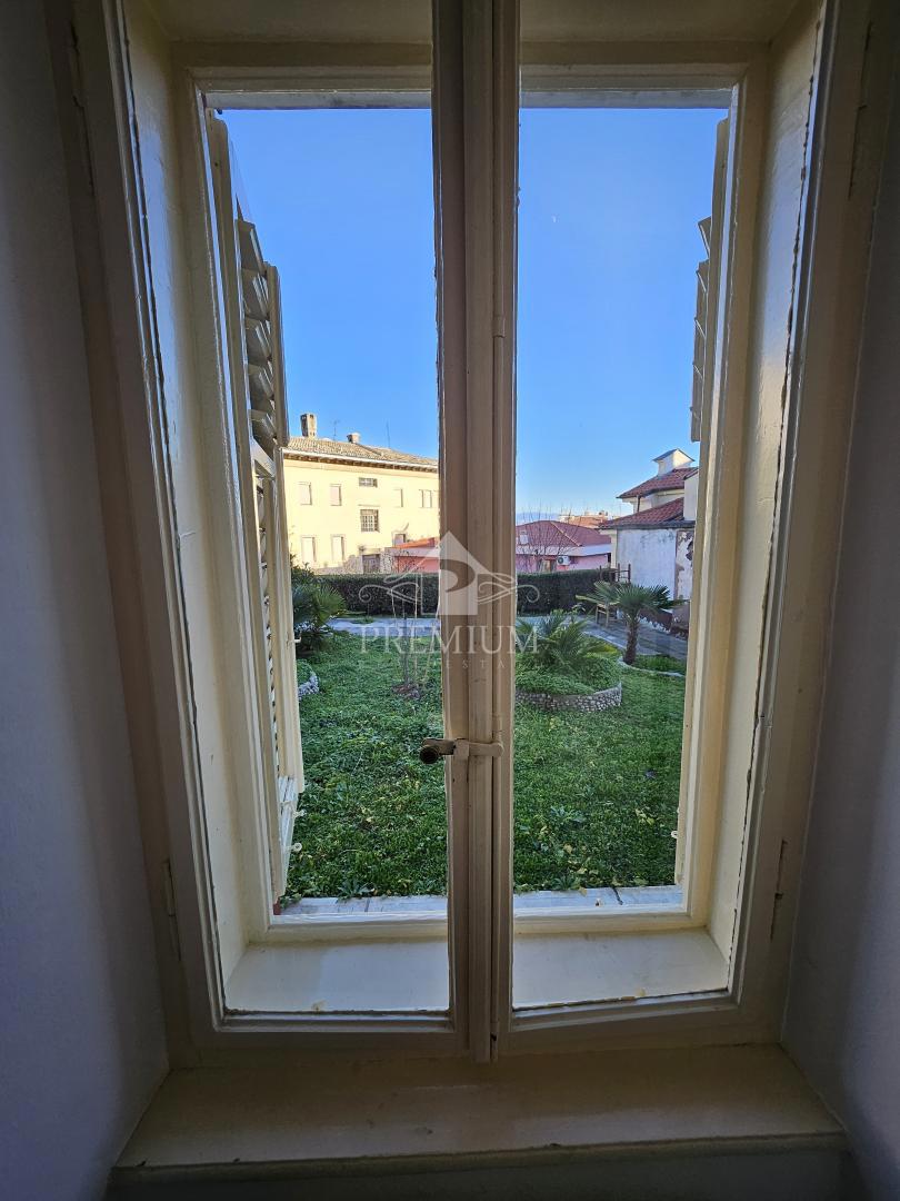 APPARTAMENTO CON GIARDINO, CENTRO