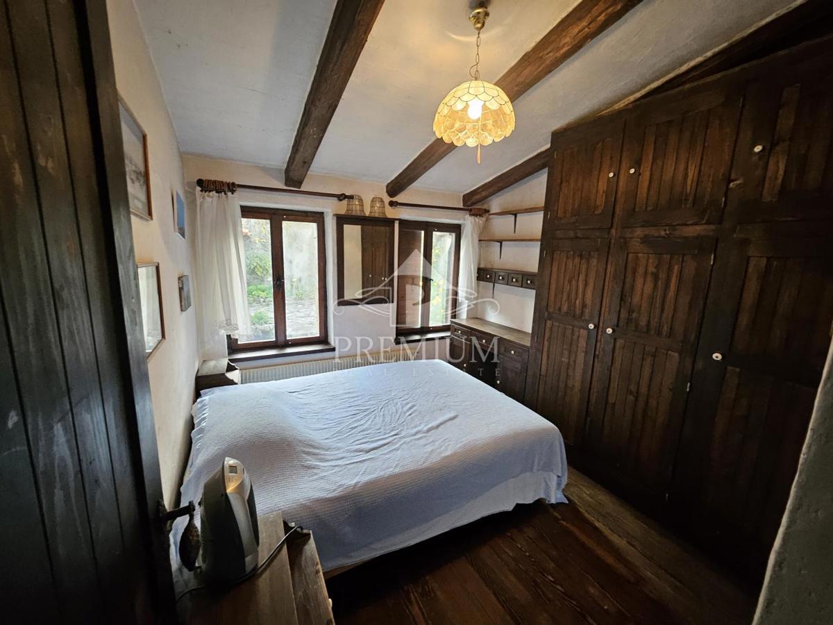 CASA UNIFAMILIARE CON AMPIO GIARDINO IN POSIZIONE TRANQUILLA