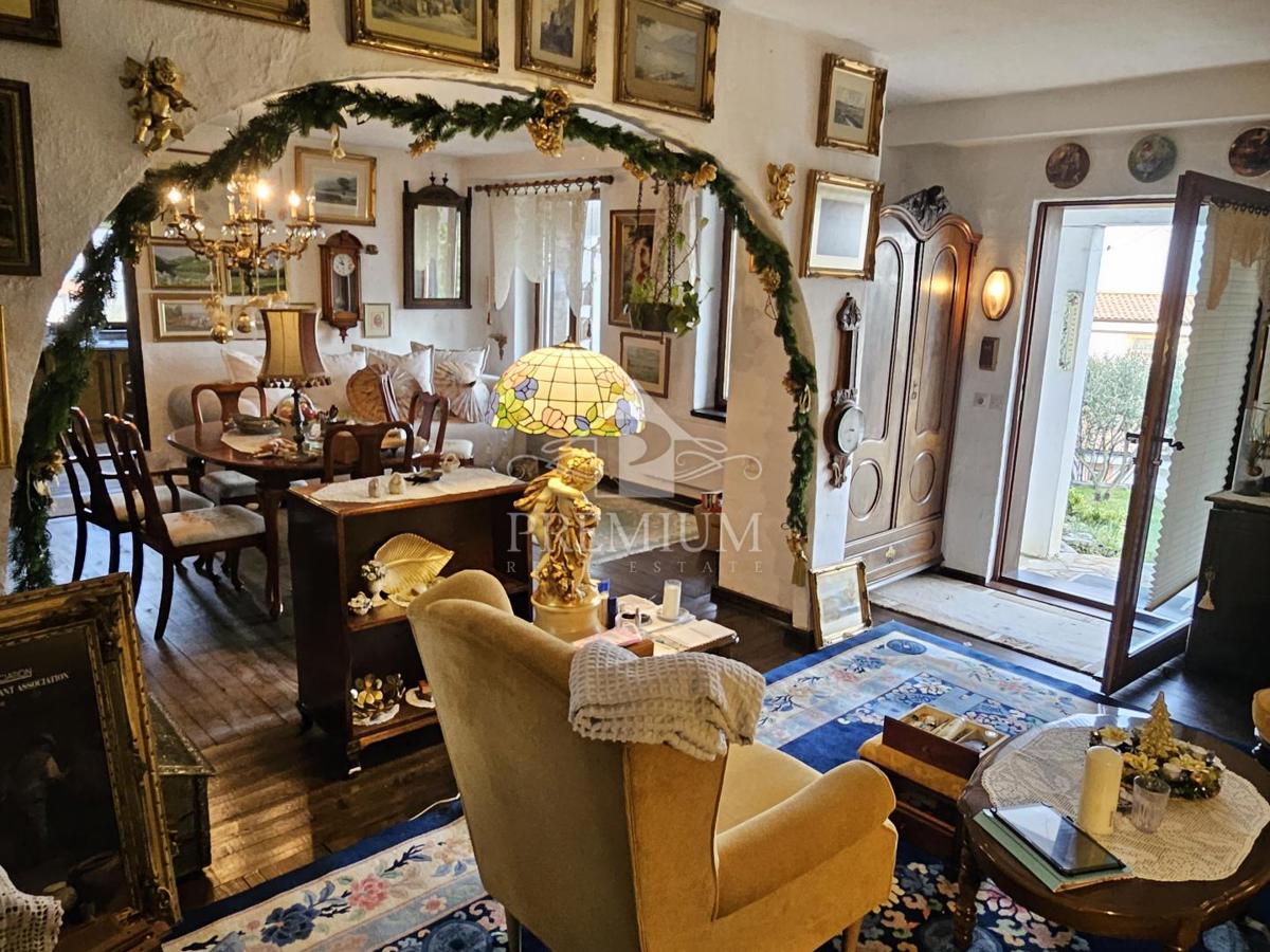 CASA UNIFAMILIARE CON AMPIO GIARDINO IN POSIZIONE TRANQUILLA