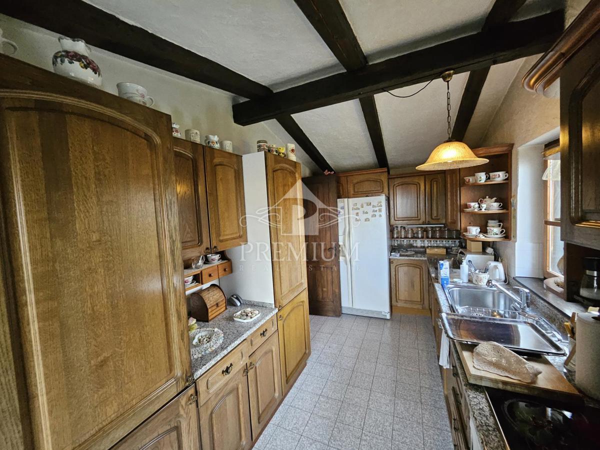 CASA UNIFAMILIARE CON AMPIO GIARDINO IN POSIZIONE TRANQUILLA