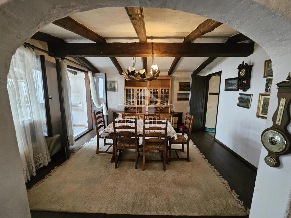 CASA UNIFAMILIARE CON AMPIO GIARDINO IN POSIZIONE TRANQUILLA