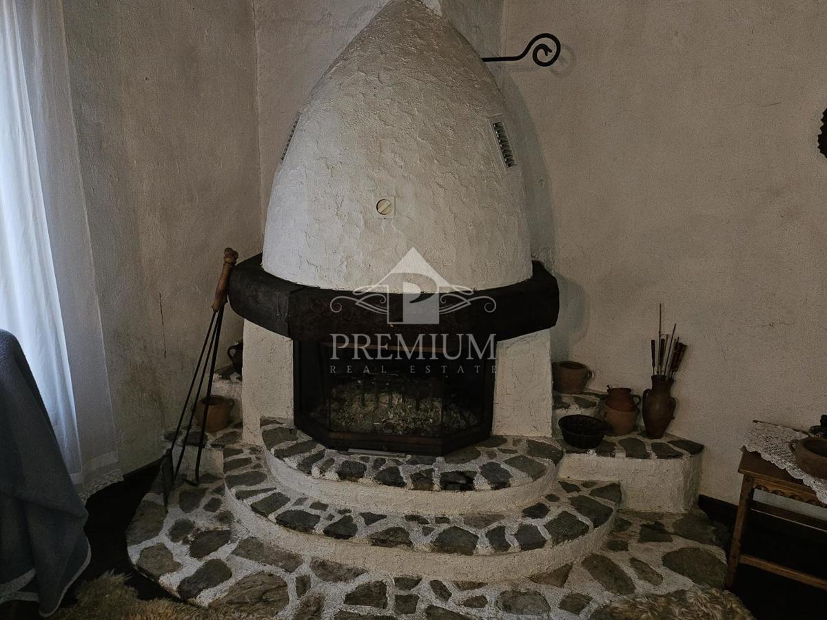 CASA UNIFAMILIARE CON AMPIO GIARDINO IN POSIZIONE TRANQUILLA