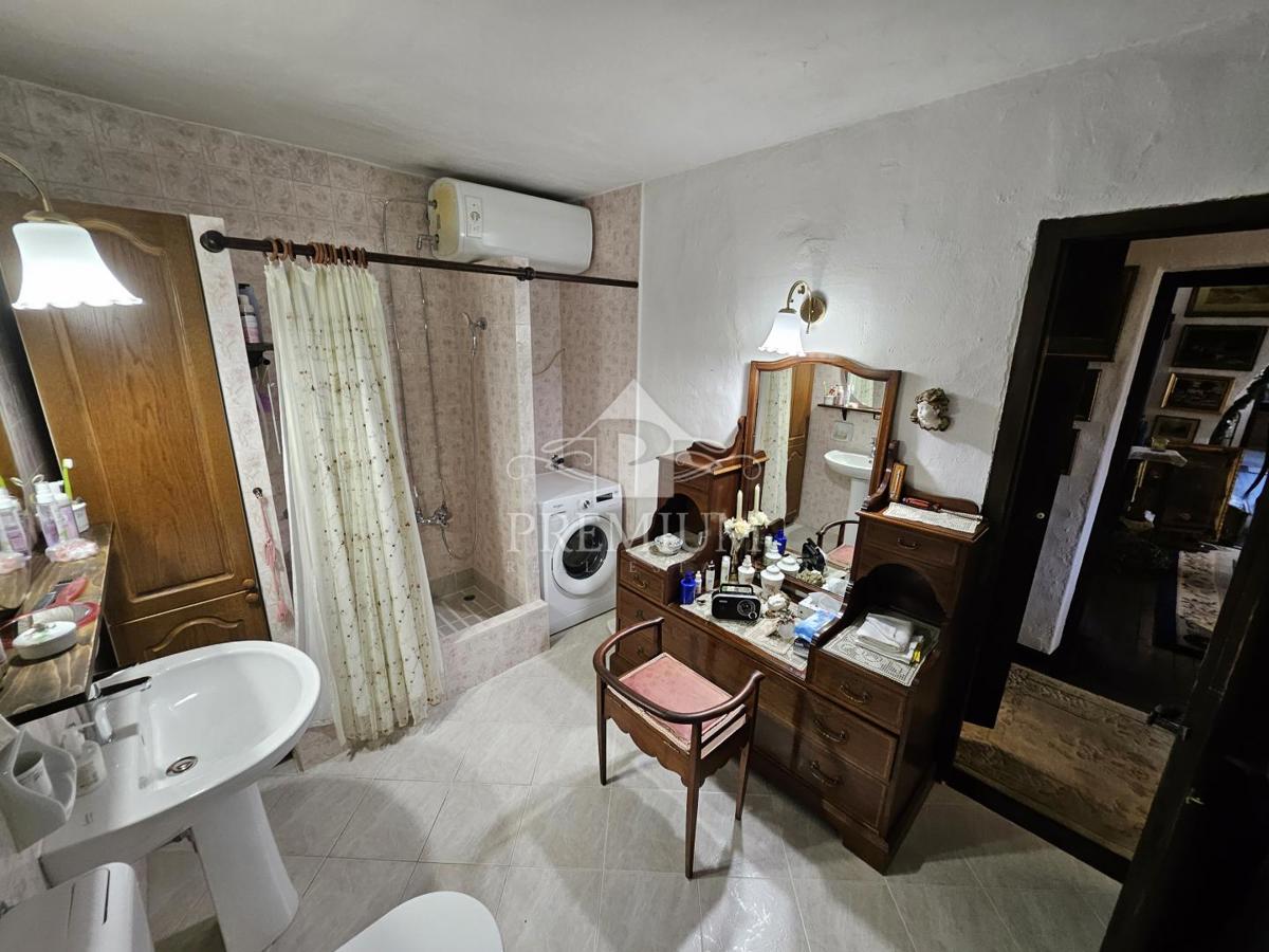 CASA UNIFAMILIARE CON AMPIO GIARDINO IN POSIZIONE TRANQUILLA