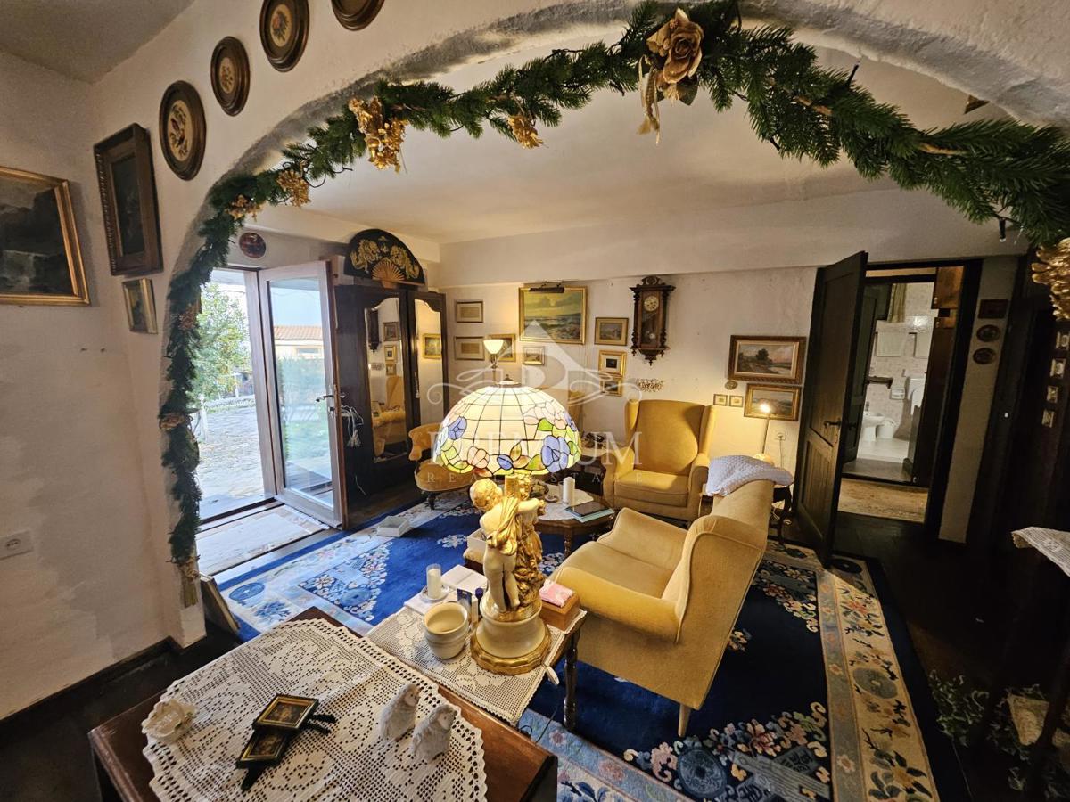 CASA UNIFAMILIARE CON AMPIO GIARDINO IN POSIZIONE TRANQUILLA