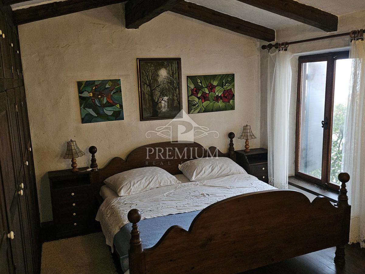 CASA UNIFAMILIARE CON AMPIO GIARDINO IN POSIZIONE TRANQUILLA