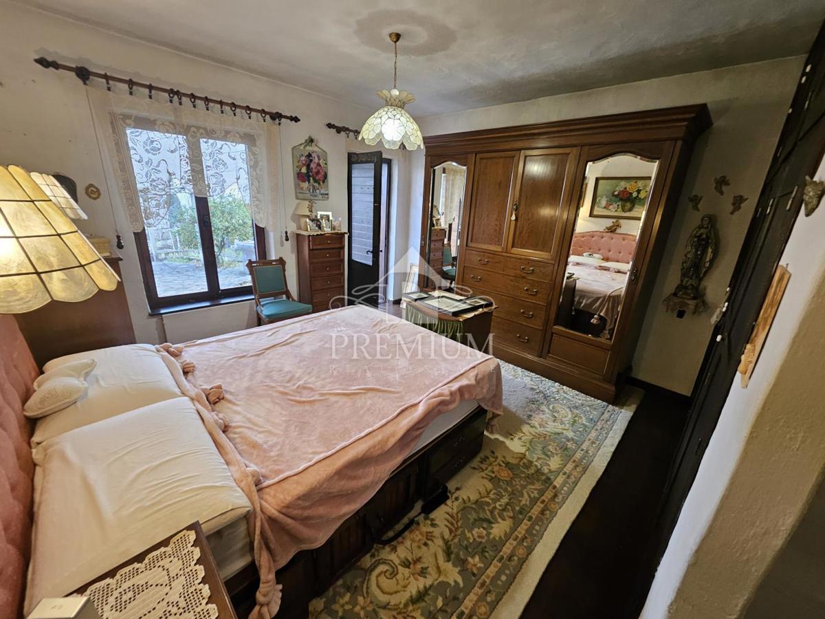 CASA UNIFAMILIARE CON AMPIO GIARDINO IN POSIZIONE TRANQUILLA