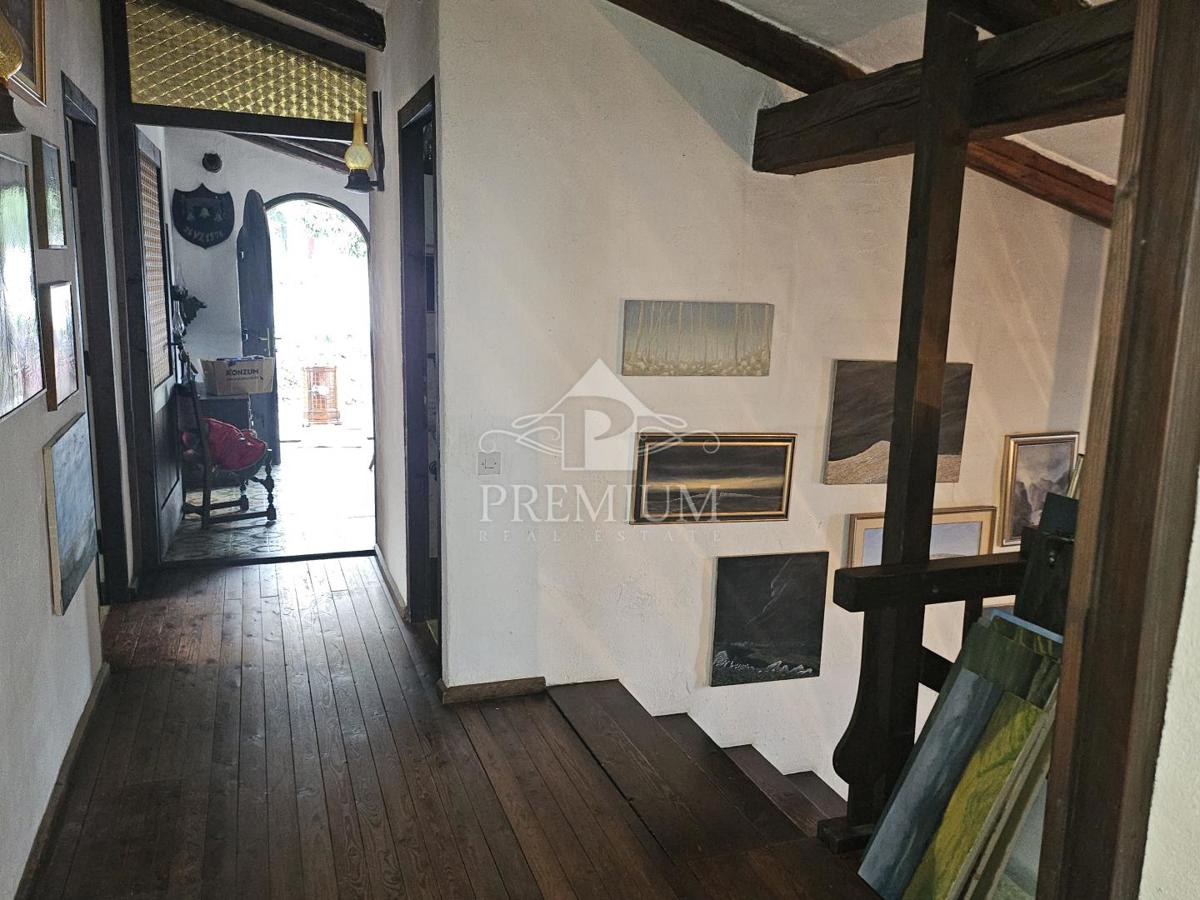 CASA UNIFAMILIARE CON AMPIO GIARDINO IN POSIZIONE TRANQUILLA