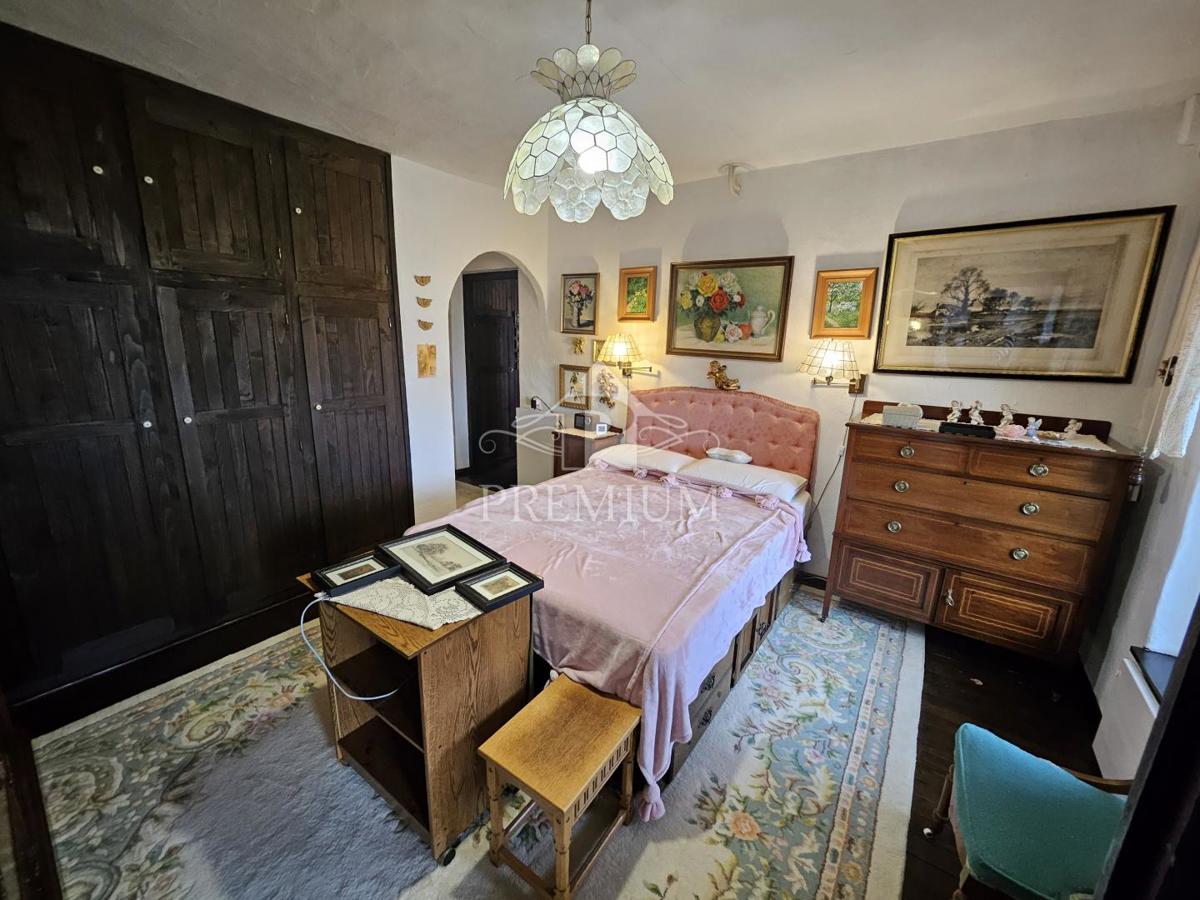 CASA UNIFAMILIARE CON AMPIO GIARDINO IN POSIZIONE TRANQUILLA