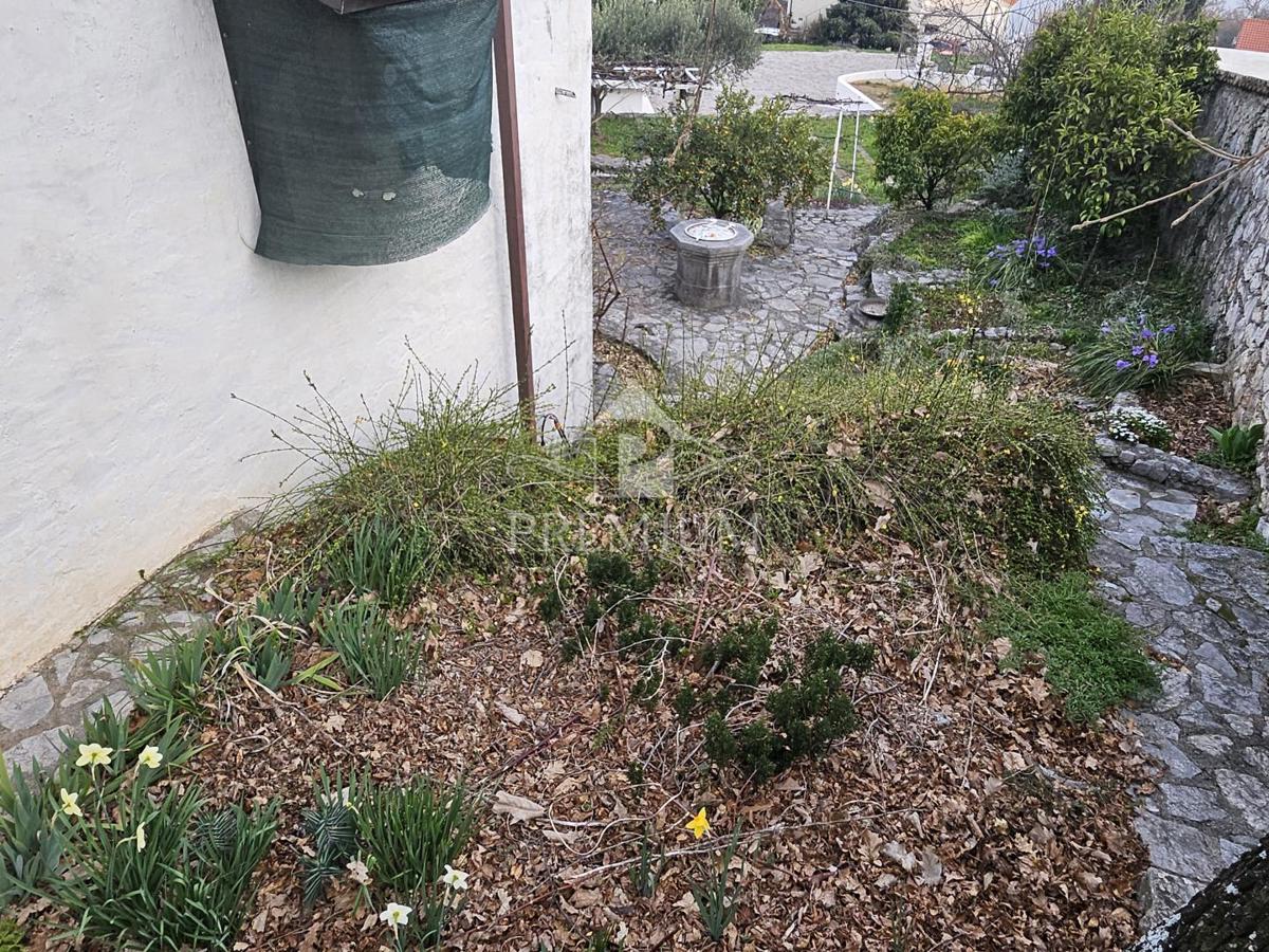 CASA UNIFAMILIARE CON AMPIO GIARDINO IN POSIZIONE TRANQUILLA