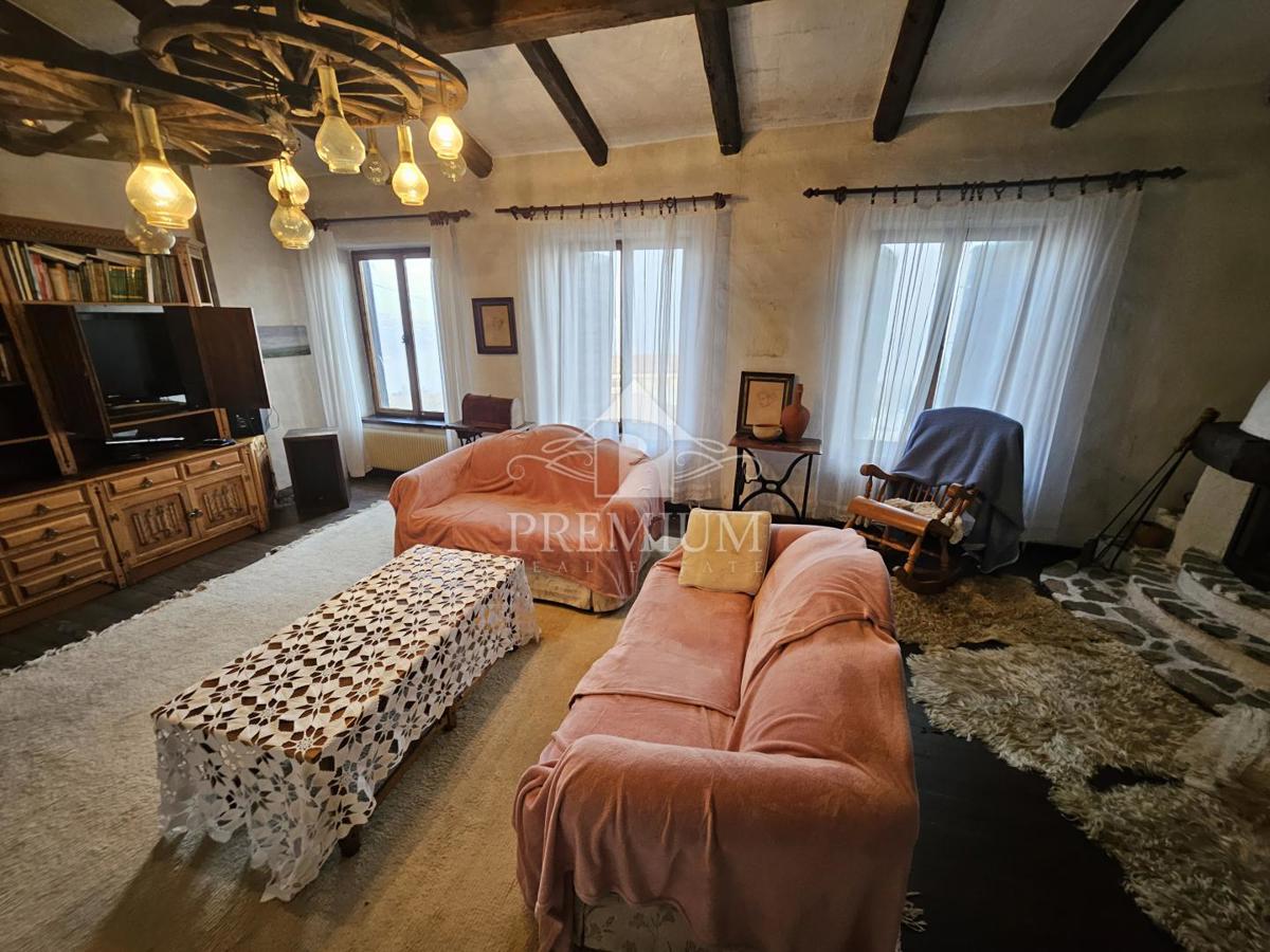 CASA UNIFAMILIARE CON AMPIO GIARDINO IN POSIZIONE TRANQUILLA