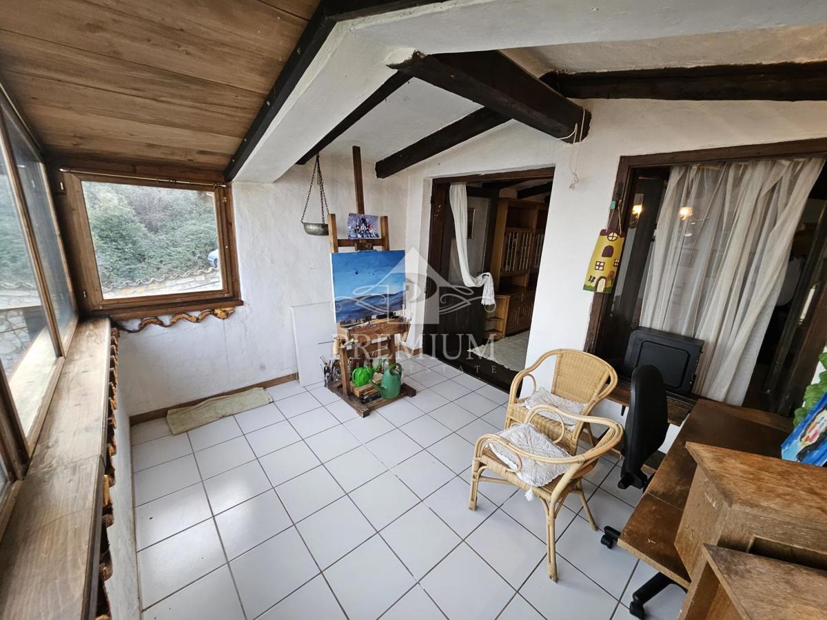 CASA UNIFAMILIARE CON AMPIO GIARDINO IN POSIZIONE TRANQUILLA