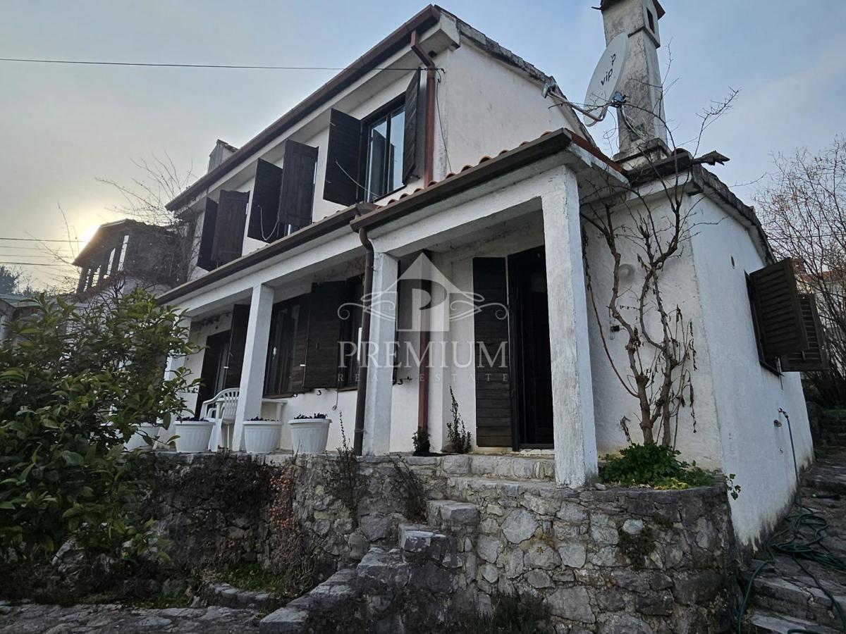 CASA UNIFAMILIARE CON AMPIO GIARDINO IN POSIZIONE TRANQUILLA