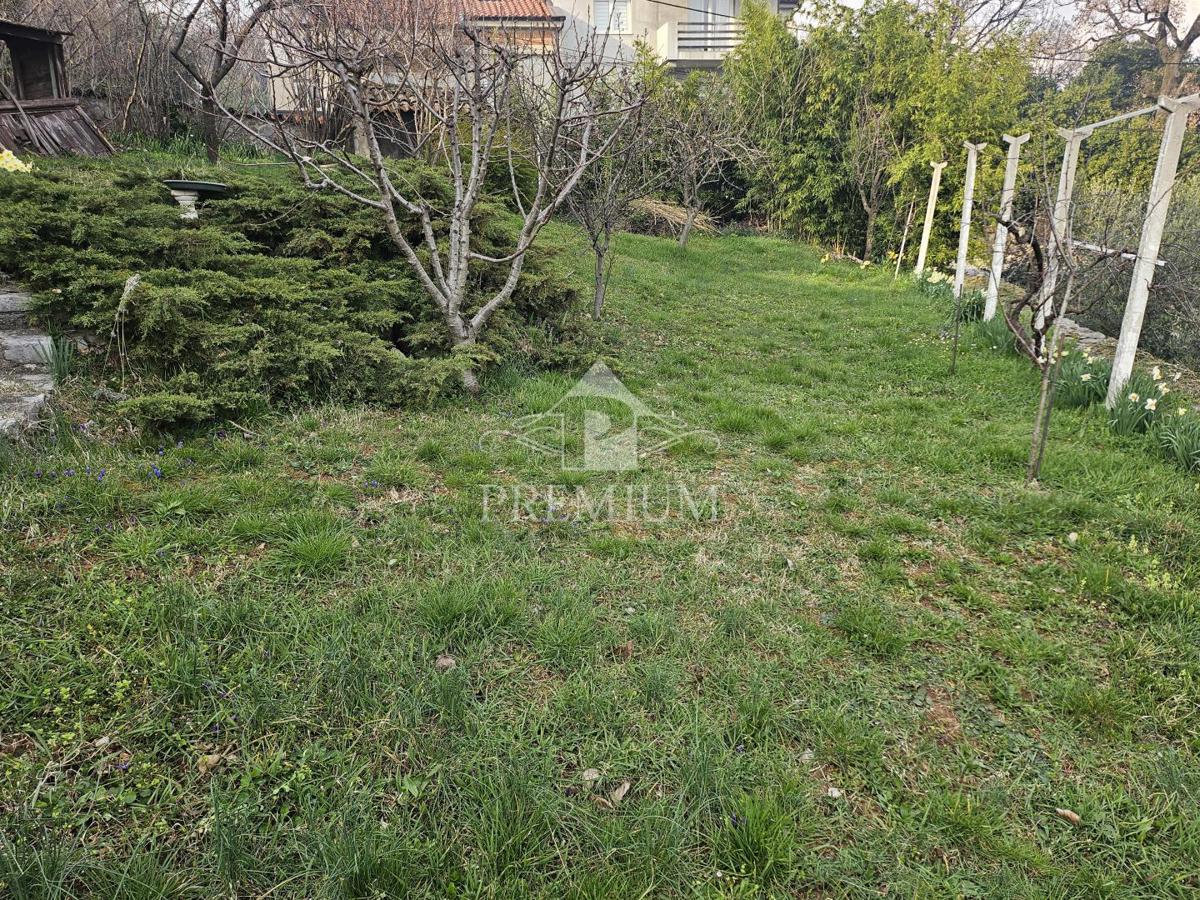 CASA UNIFAMILIARE CON AMPIO GIARDINO IN POSIZIONE TRANQUILLA