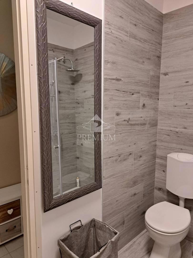 APPARTAMENTO CON DUE CAMERE DA LETTO, GIARDINO E PARCHEGGIO