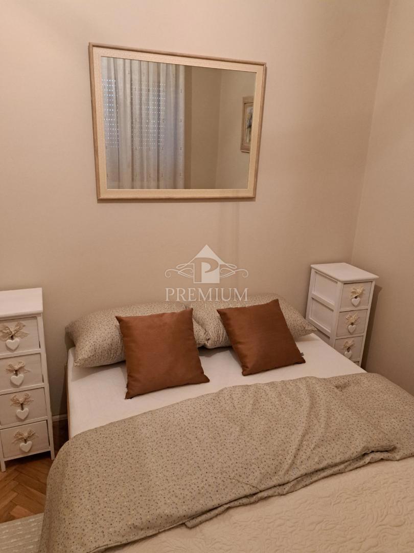 APPARTAMENTO CON DUE CAMERE DA LETTO, GIARDINO E PARCHEGGIO