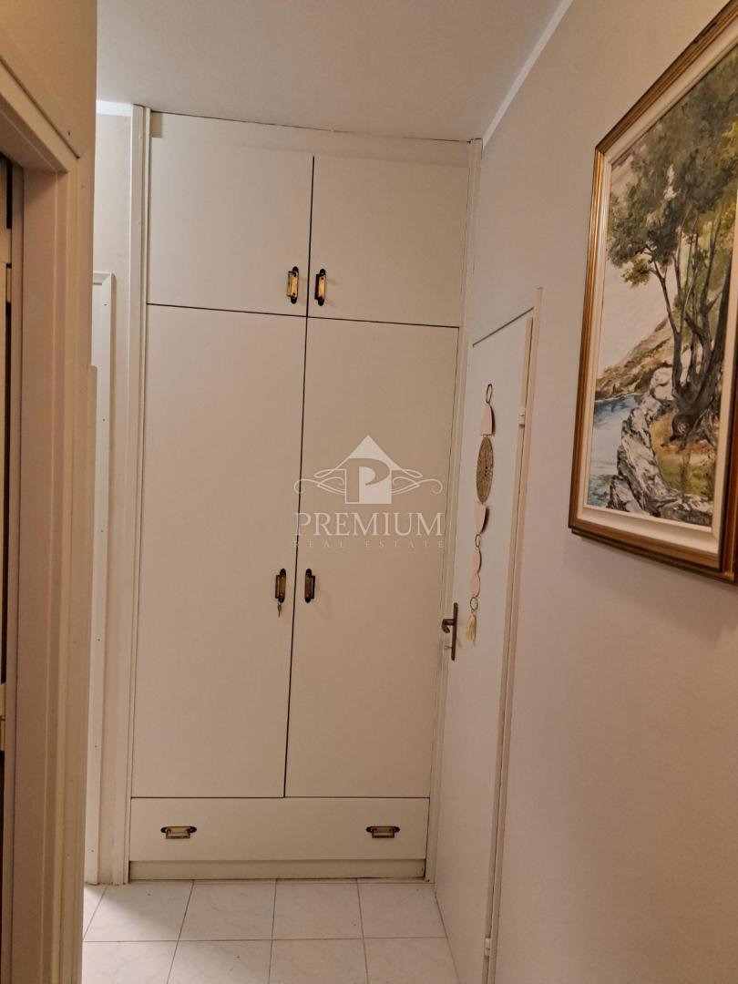 APPARTAMENTO CON DUE CAMERE DA LETTO, GIARDINO E PARCHEGGIO