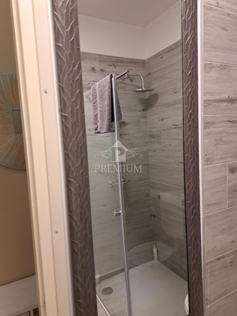 APPARTAMENTO CON DUE CAMERE DA LETTO, GIARDINO E PARCHEGGIO