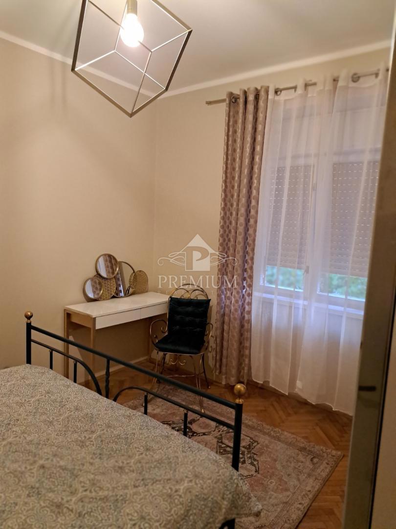 APPARTAMENTO CON DUE CAMERE DA LETTO, GIARDINO E PARCHEGGIO