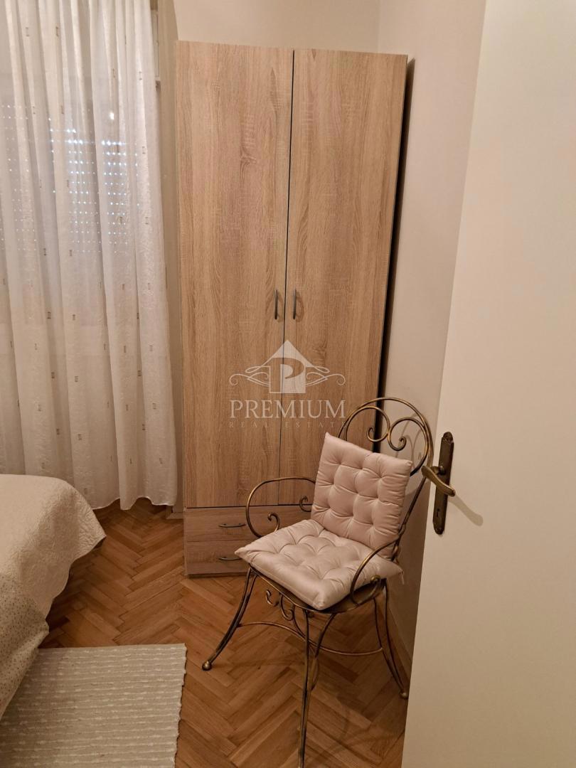 APPARTAMENTO CON DUE CAMERE DA LETTO, GIARDINO E PARCHEGGIO