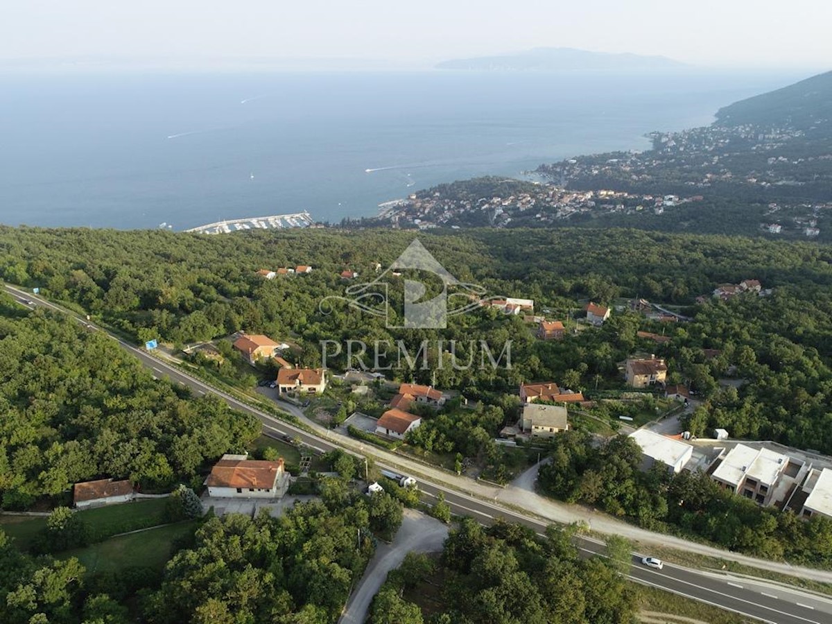 TERRENO CON COSTRUZIONE INIZIO E UTENZE PAGATE, VISTA APERTA