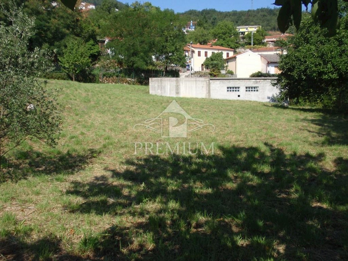 COSTRUZIONE INIZIATA IN UNA BUONA POSIZIONE, VISTA