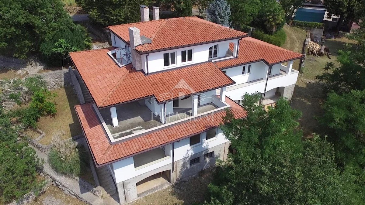 BELLA VILLA CON AMPIO GIARDINO, VISTA, GARAGE