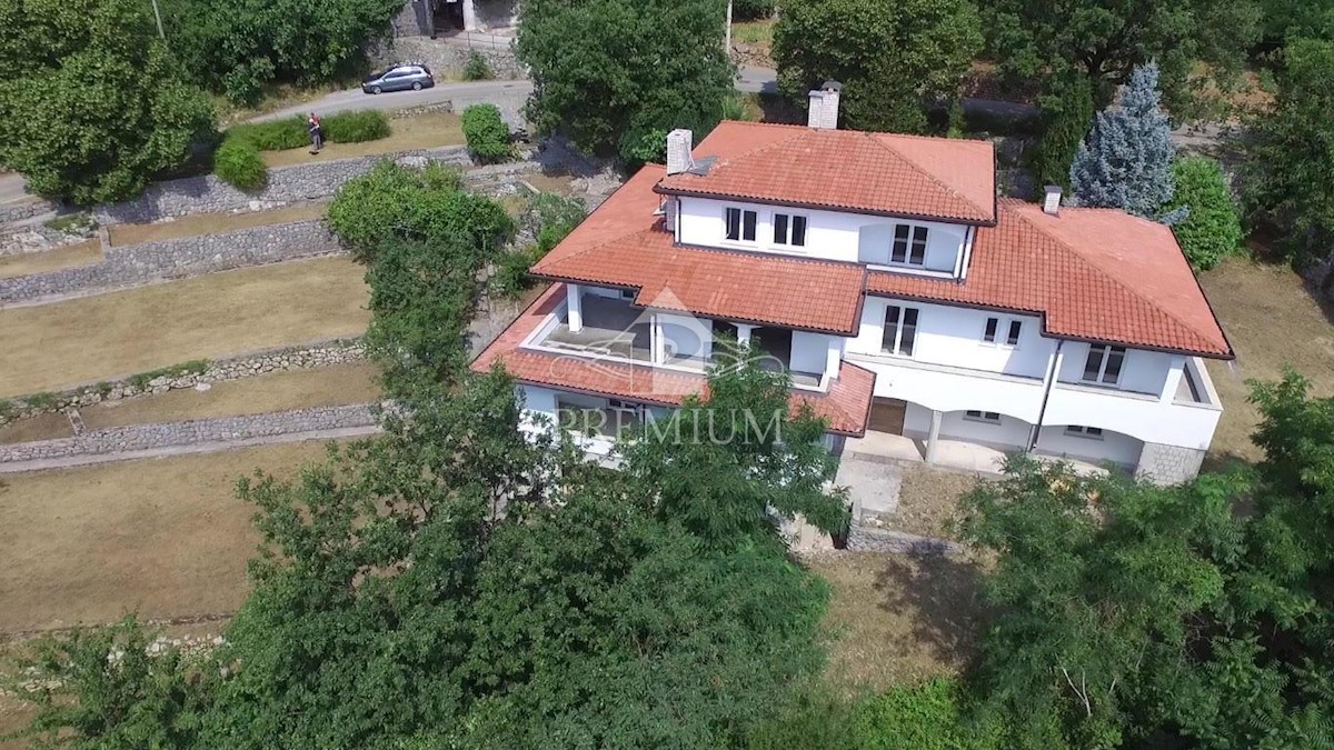 BELLA VILLA CON AMPIO GIARDINO, VISTA, GARAGE