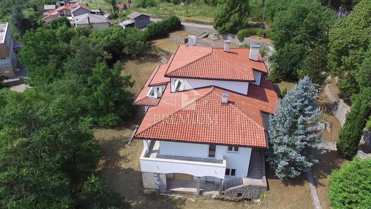 BELLA VILLA CON AMPIO GIARDINO, VISTA, GARAGE