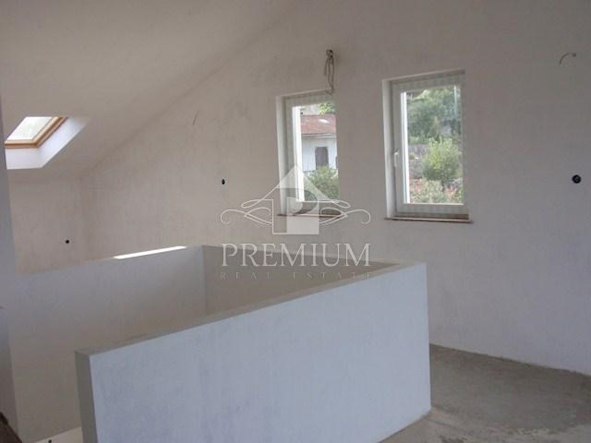 APPARTAMENTO DUPLEX IN POSIZIONE TRANQUILLA, 2 BALCONI, VISTA