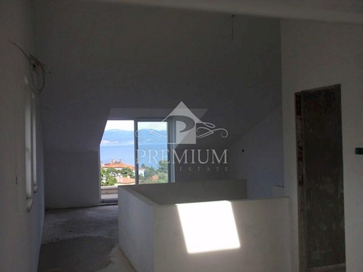 APPARTAMENTO DUPLEX IN POSIZIONE TRANQUILLA, 2 BALCONI, VISTA