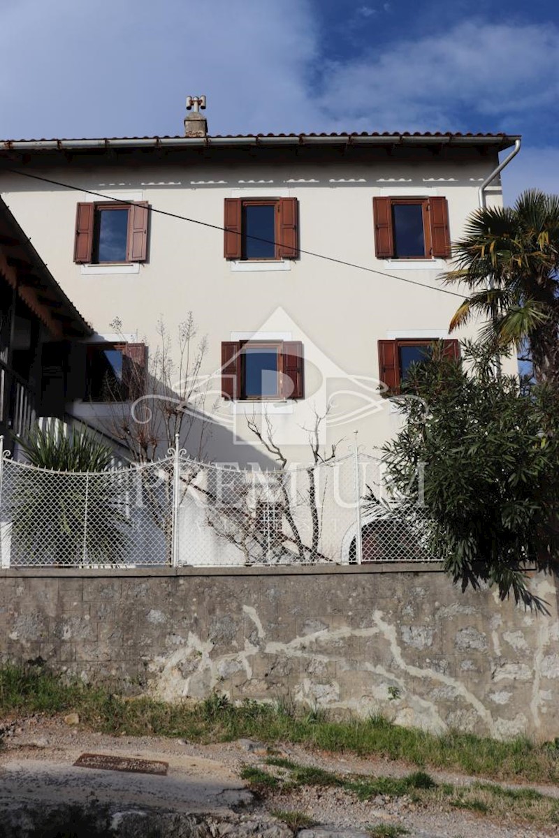 CASA E ANTICHITÀ IN PIETRA NON LONTANO DA OPATIJA