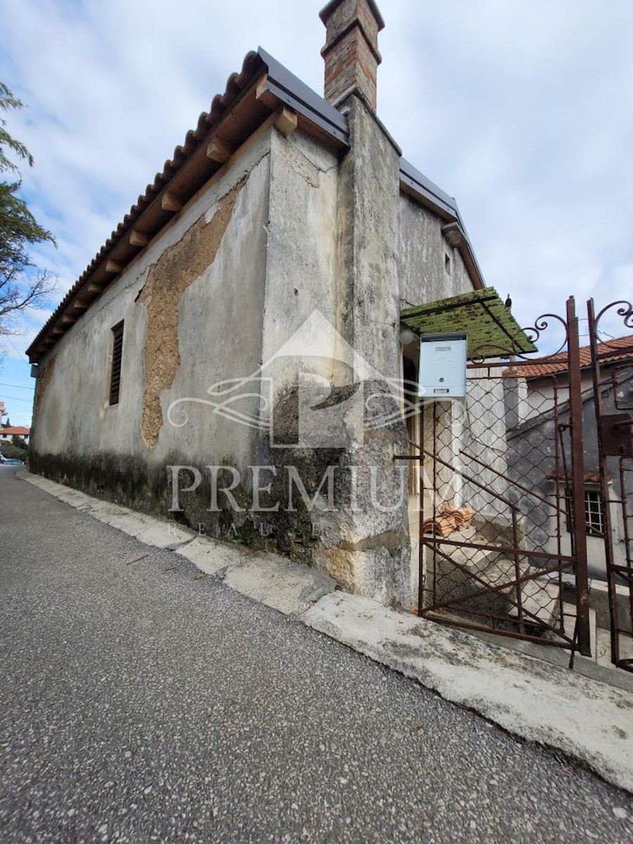 CASA E ANTICHITÀ IN PIETRA NON LONTANO DA OPATIJA