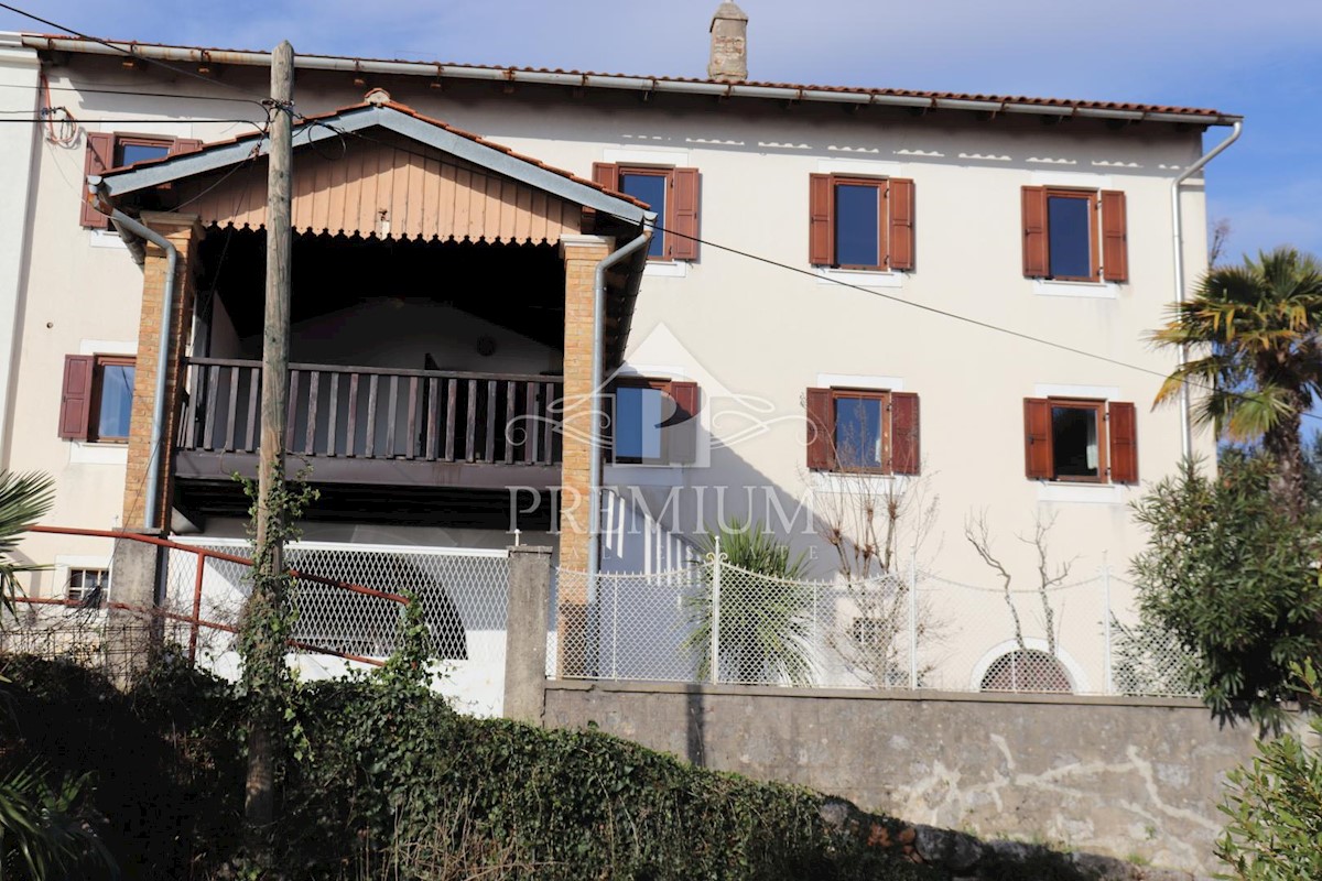 CASA E ANTICHITÀ IN PIETRA NON LONTANO DA OPATIJA