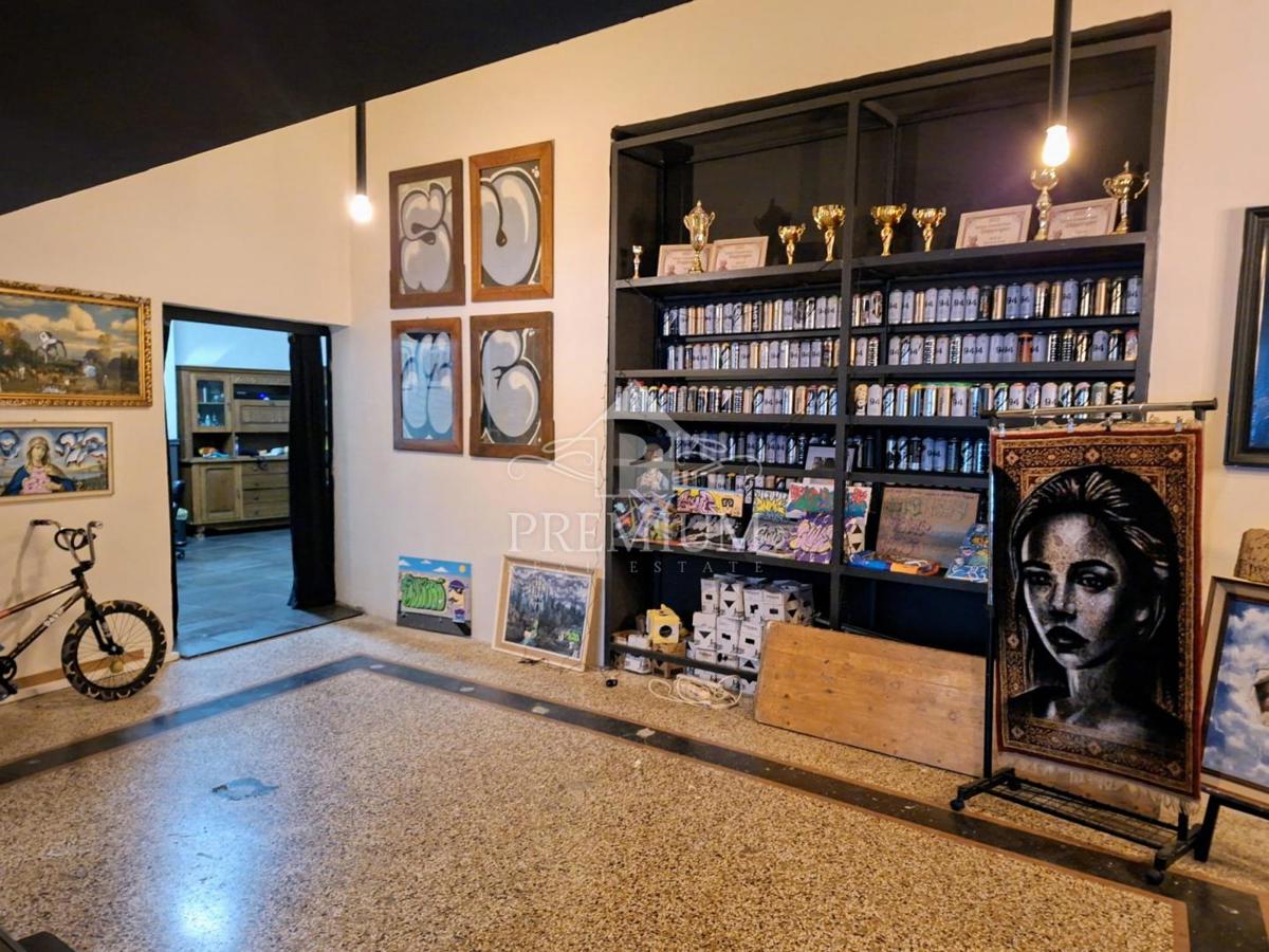 SPAZIO COMMERCIALE VICINO AL CENTRO CITTÀ