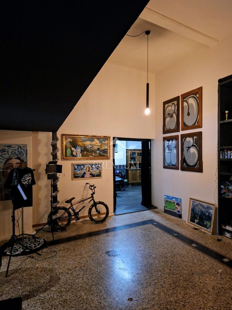 SPAZIO COMMERCIALE VICINO AL CENTRO CITTÀ