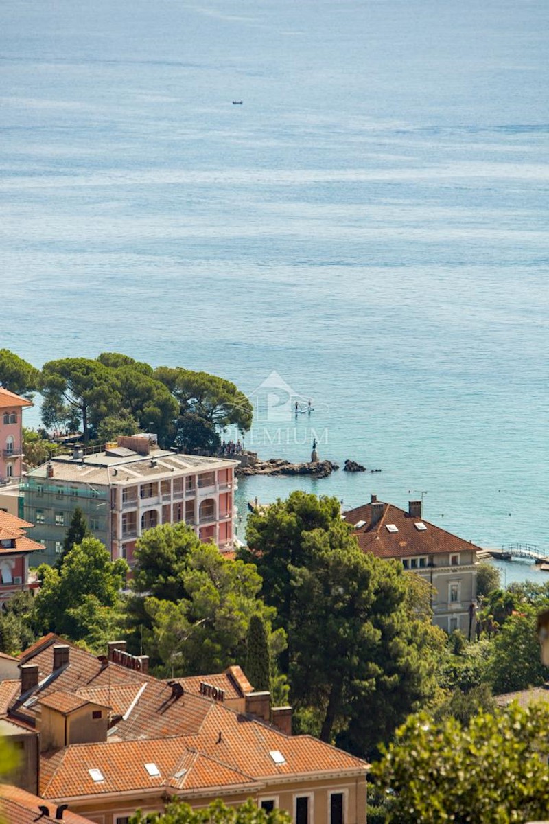 LUSSO APPARTAMENTO CON BELLISSIMA VISTA, PISCINA, LIFT, GARAGE