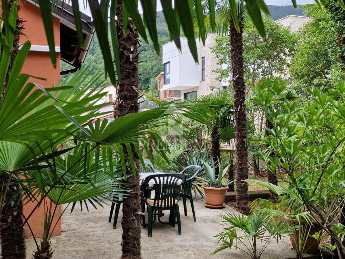 CASA IN POSIZIONE TRANQUILLA CON AMPIO GIARDINO