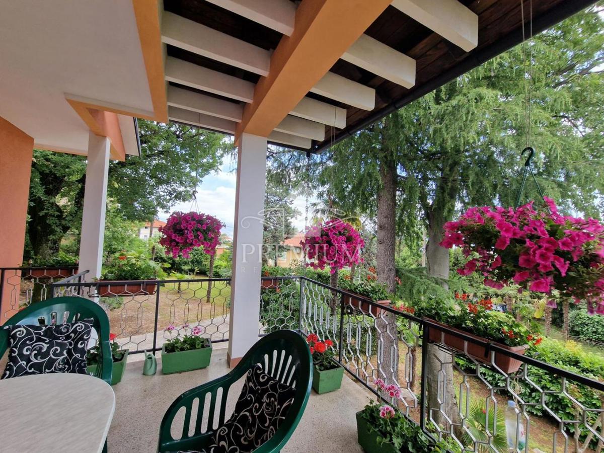 CASA IN POSIZIONE TRANQUILLA CON AMPIO GIARDINO