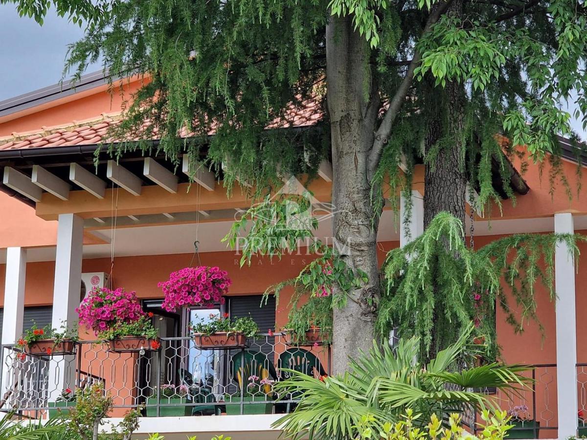 CASA IN POSIZIONE TRANQUILLA CON AMPIO GIARDINO