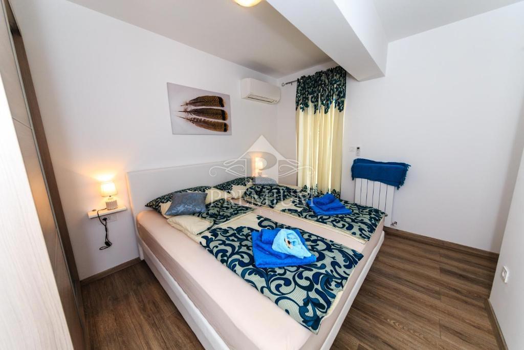 CASA MODERNA CON PISCINA E AMPIO GIARDINO