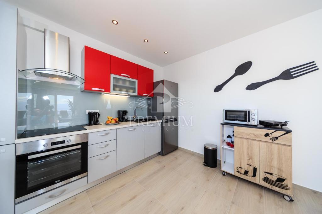 CASA MODERNA CON PISCINA E AMPIO GIARDINO