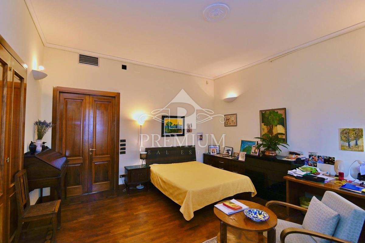 SPAZIOSO APPARTAMENTO A  CENTRO, VICINO AL MARE