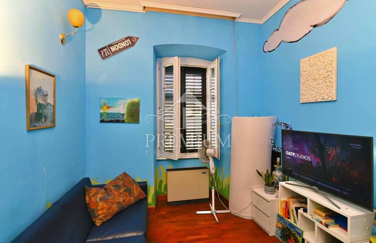 SPAZIOSO APPARTAMENTO A  CENTRO, VICINO AL MARE