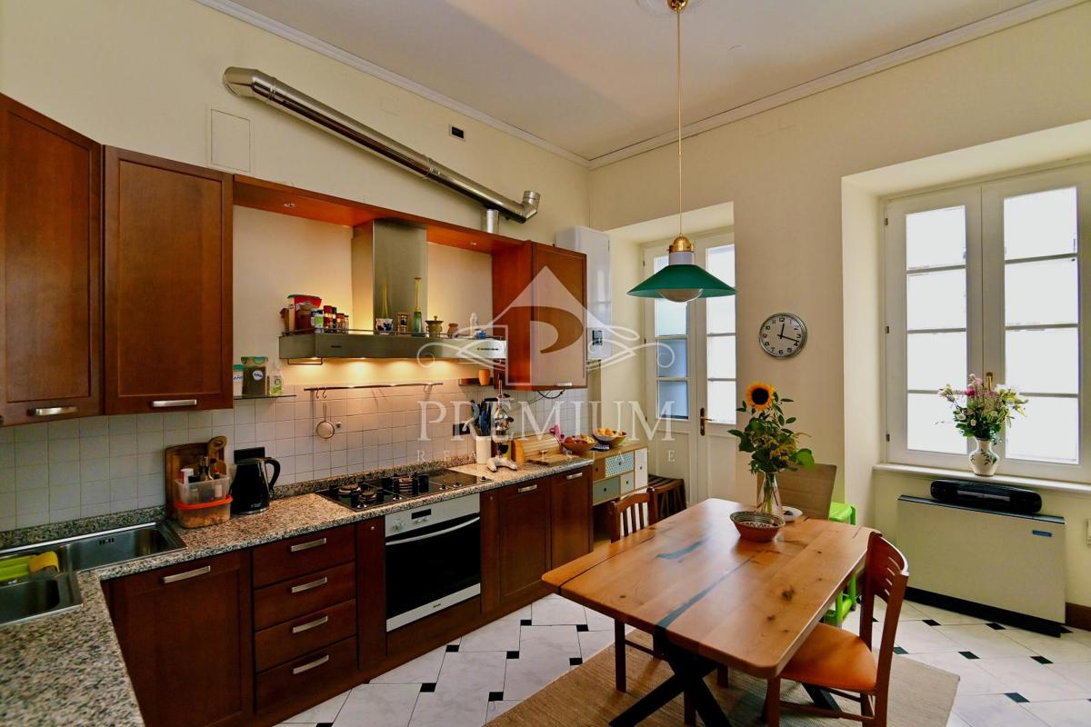 SPAZIOSO APPARTAMENTO A  CENTRO, VICINO AL MARE