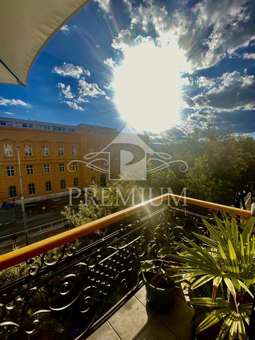 SPAZIOSO APPARTAMENTO A  CENTRO, VICINO AL MARE